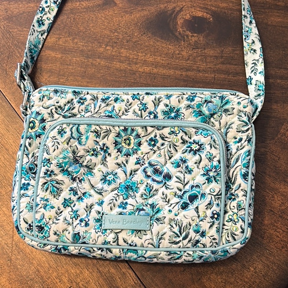 NWOT Vera Bradley Blue and Cream Crossbody Bag with Floral Design